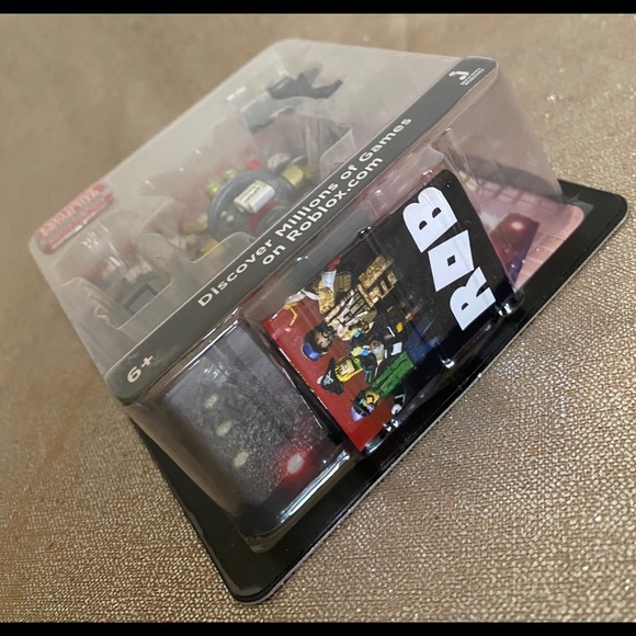 Roblox Brainbot 3000 Action figure virtual code - Picture 5 of 8